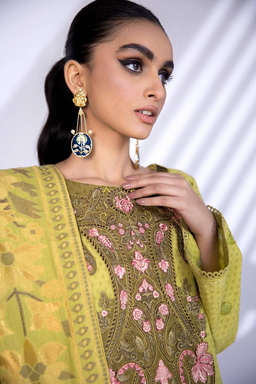 img_sapphire_lawn_22_awwal_boutique
