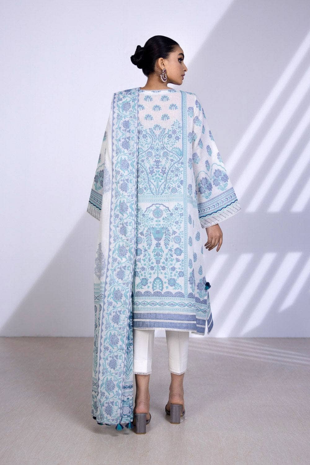 img_sapphire_lawn_2022_awwal_boutique