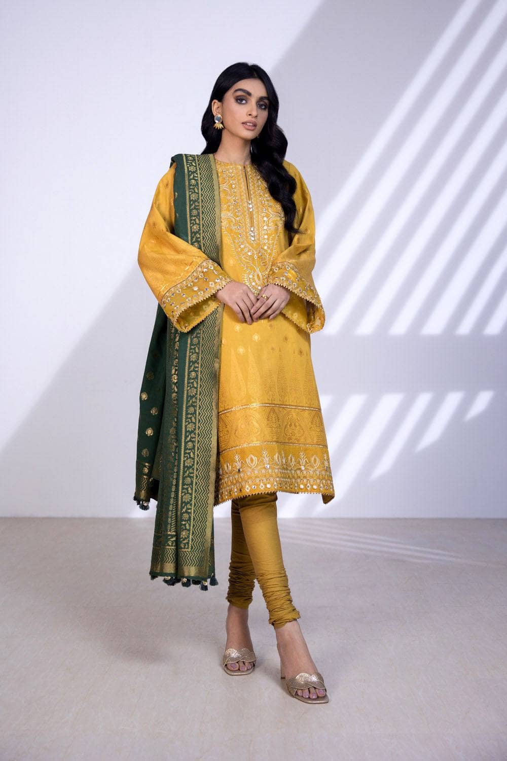 Img_sapphire_lawn_22_awwal_boutique