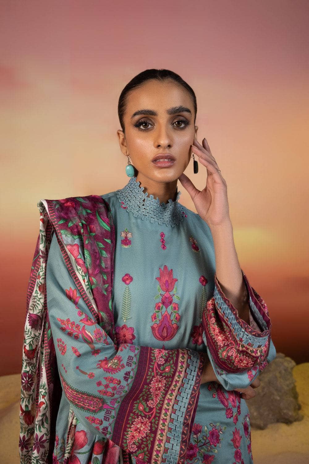 img_sapphire_lawn_22_awwal_boutique