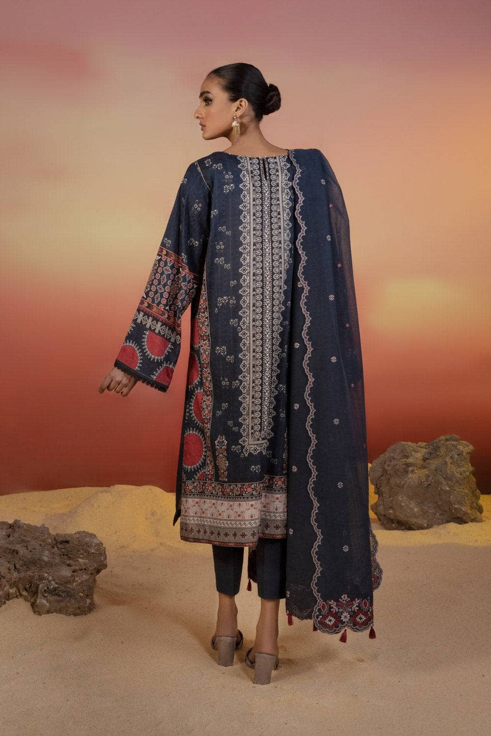 img_sapphire_lawn_22_awwal_boutique