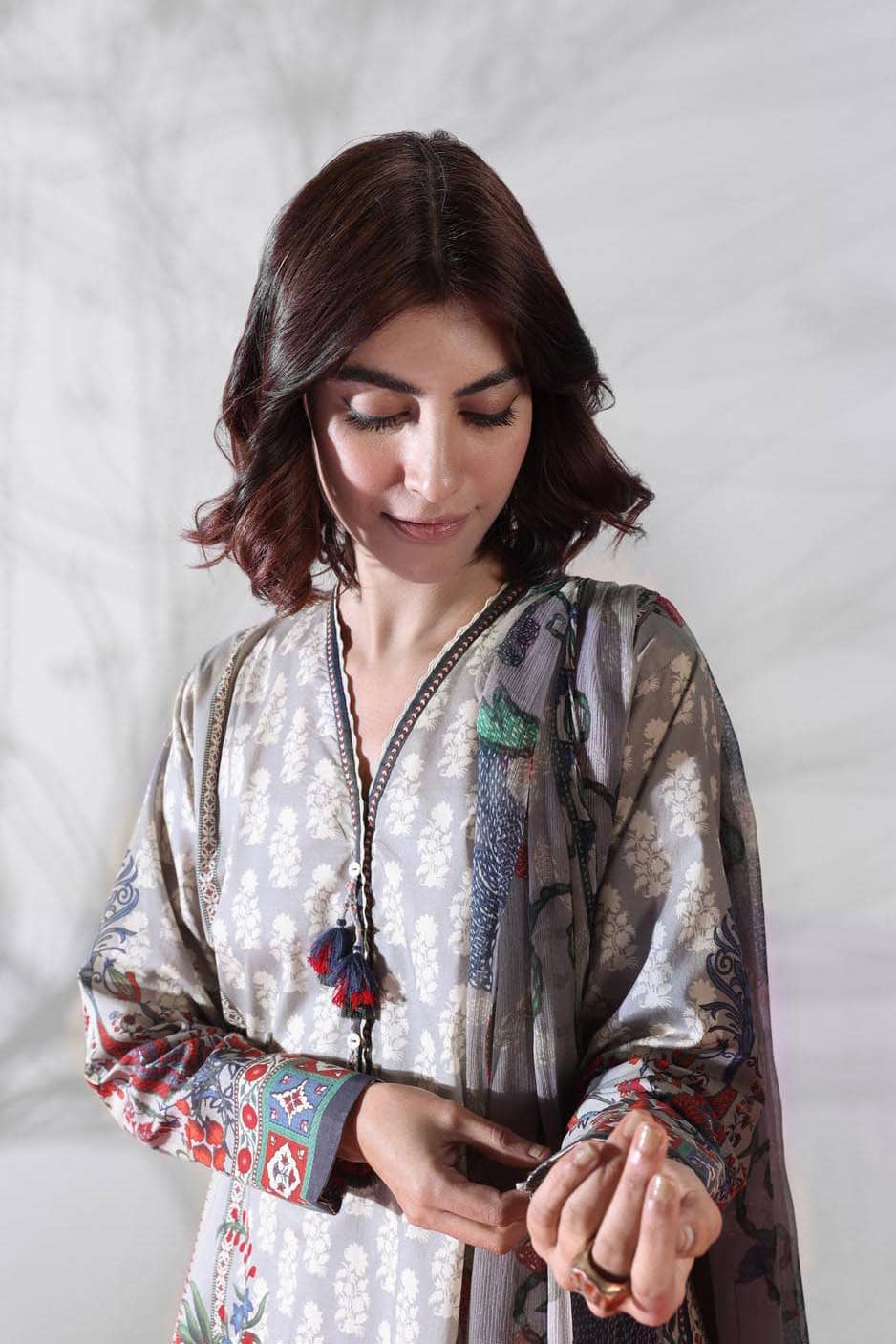 Img_sapphire_lawn_22_awwal_boutique