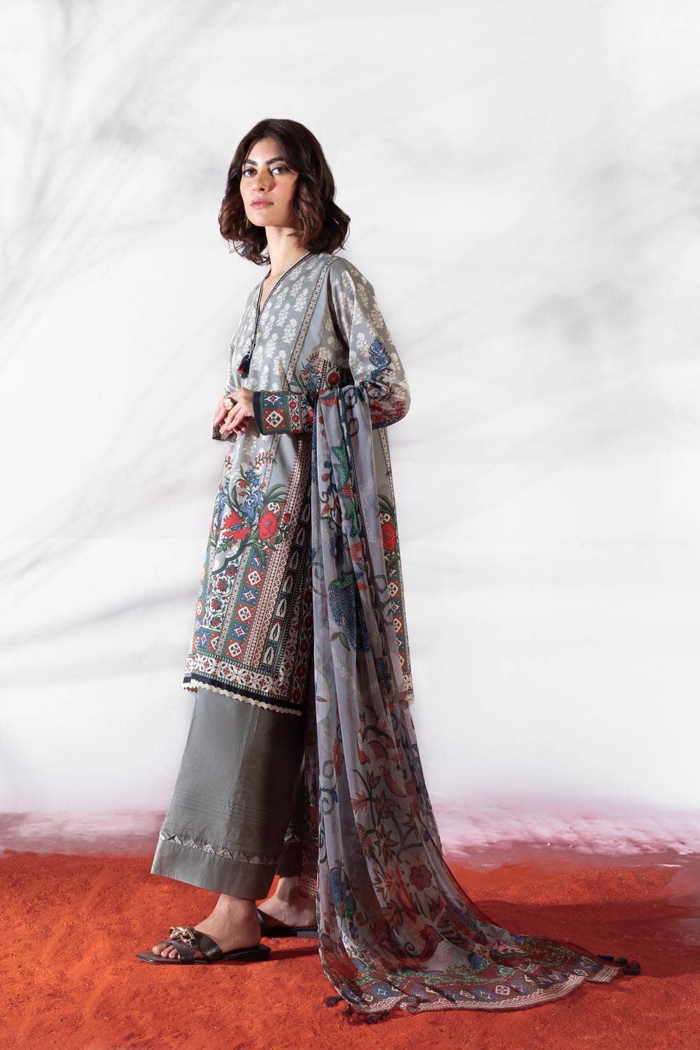 Img_sapphire_lawn_22_awwal_boutique