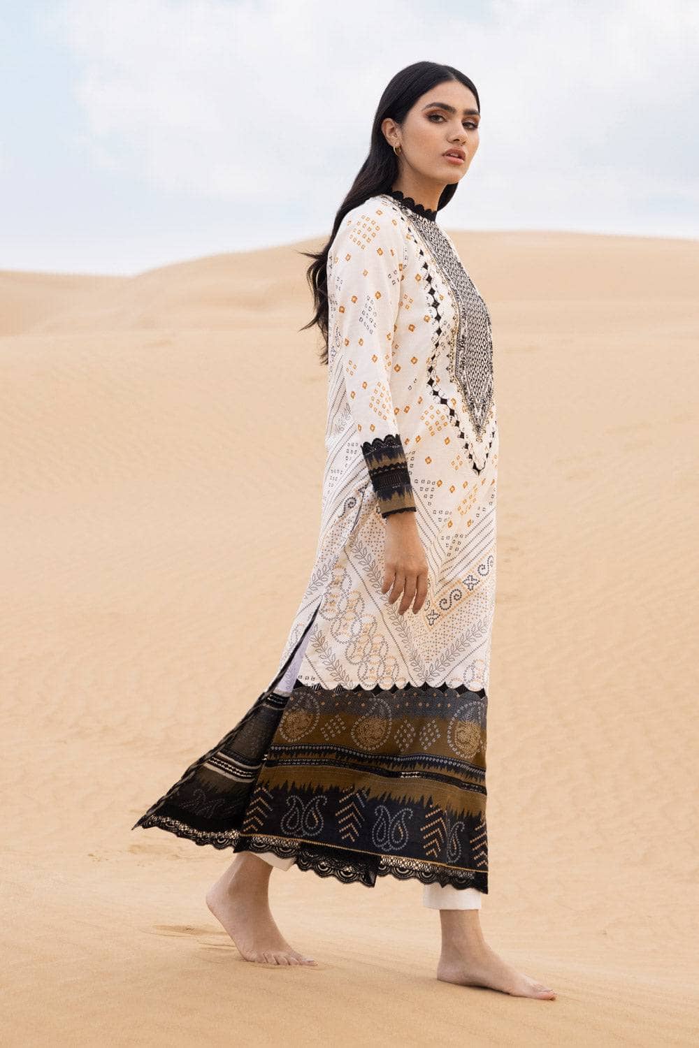 Img_sapphire_lawn_22_awwal_boutique