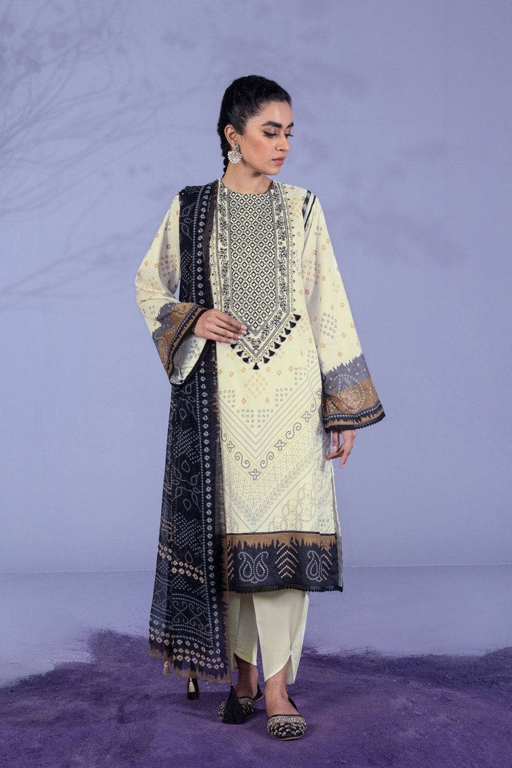 Img_sapphire_lawn_22_awwal_boutique