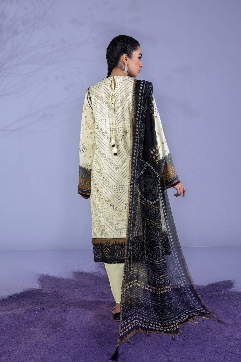Img_sapphire_lawn_22_awwal_boutique
