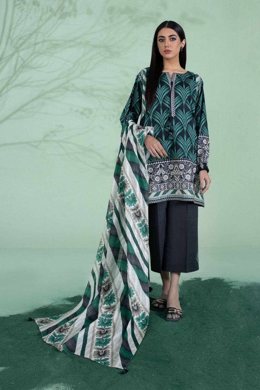 img_sapphire_lawn_22_awwal_boutique