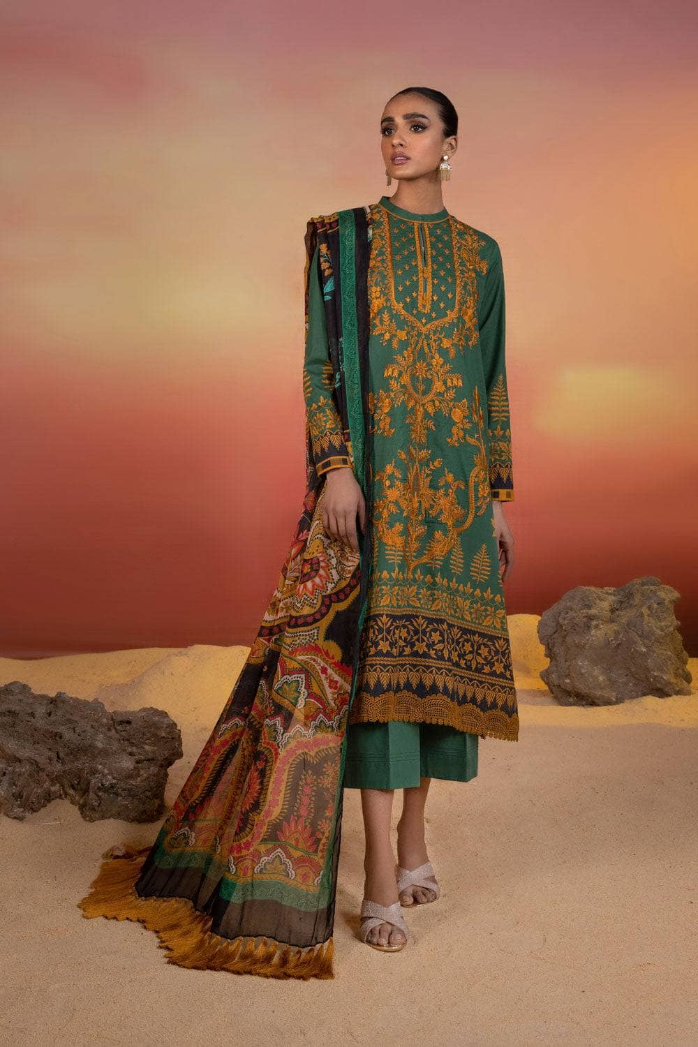 Img_sapphire_lawn_22_awwal_boutique