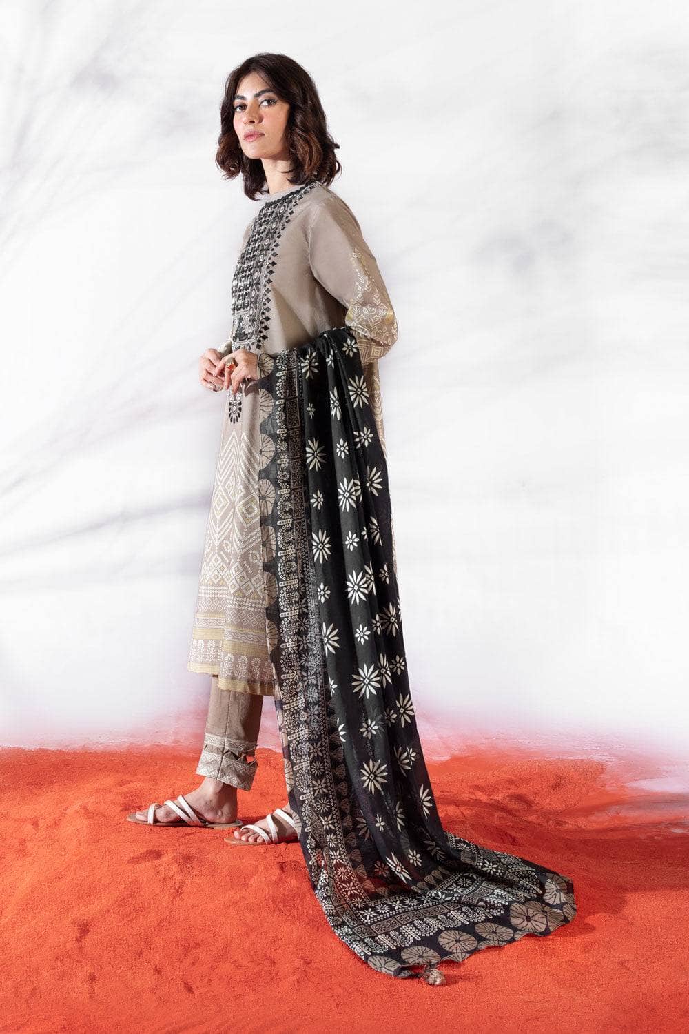 img_sapphire_lawn_2022_awwal_boutique