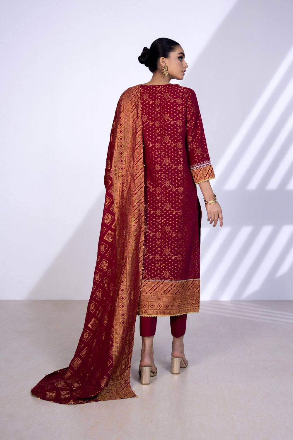 Img_sapphire_lawn_22_awwal_boutique
