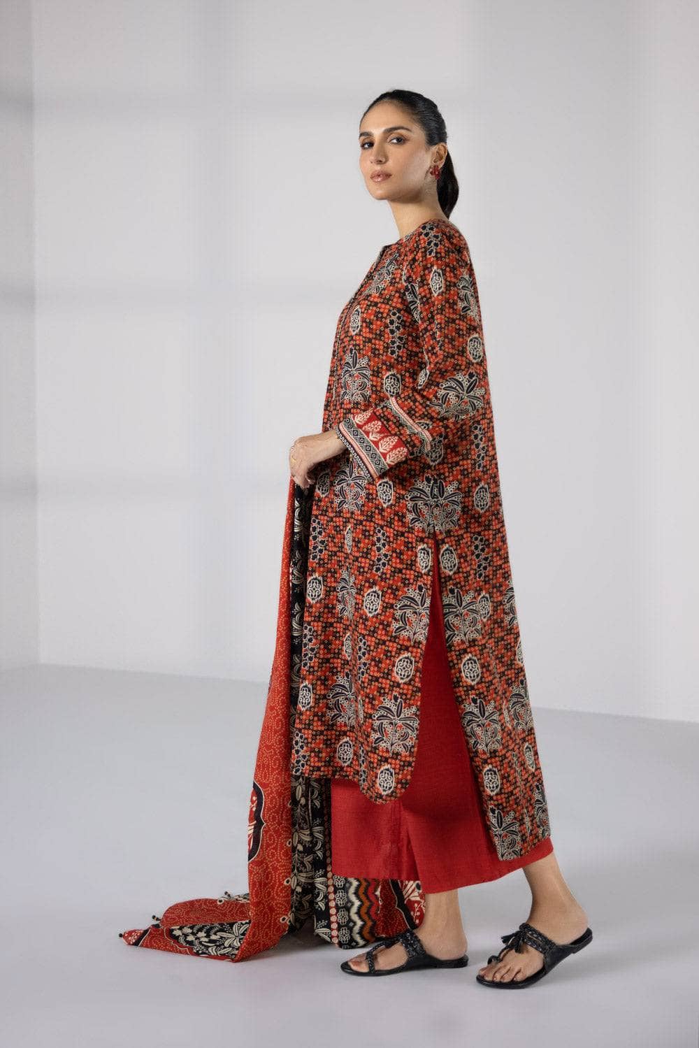 img_sapphire_day_to_day_khaddar_awwal_boutique