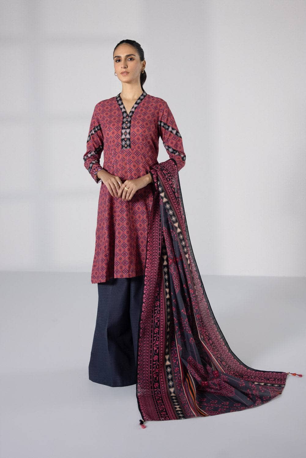img_sapphire_day_to_day_khaddar_awwal_boutique