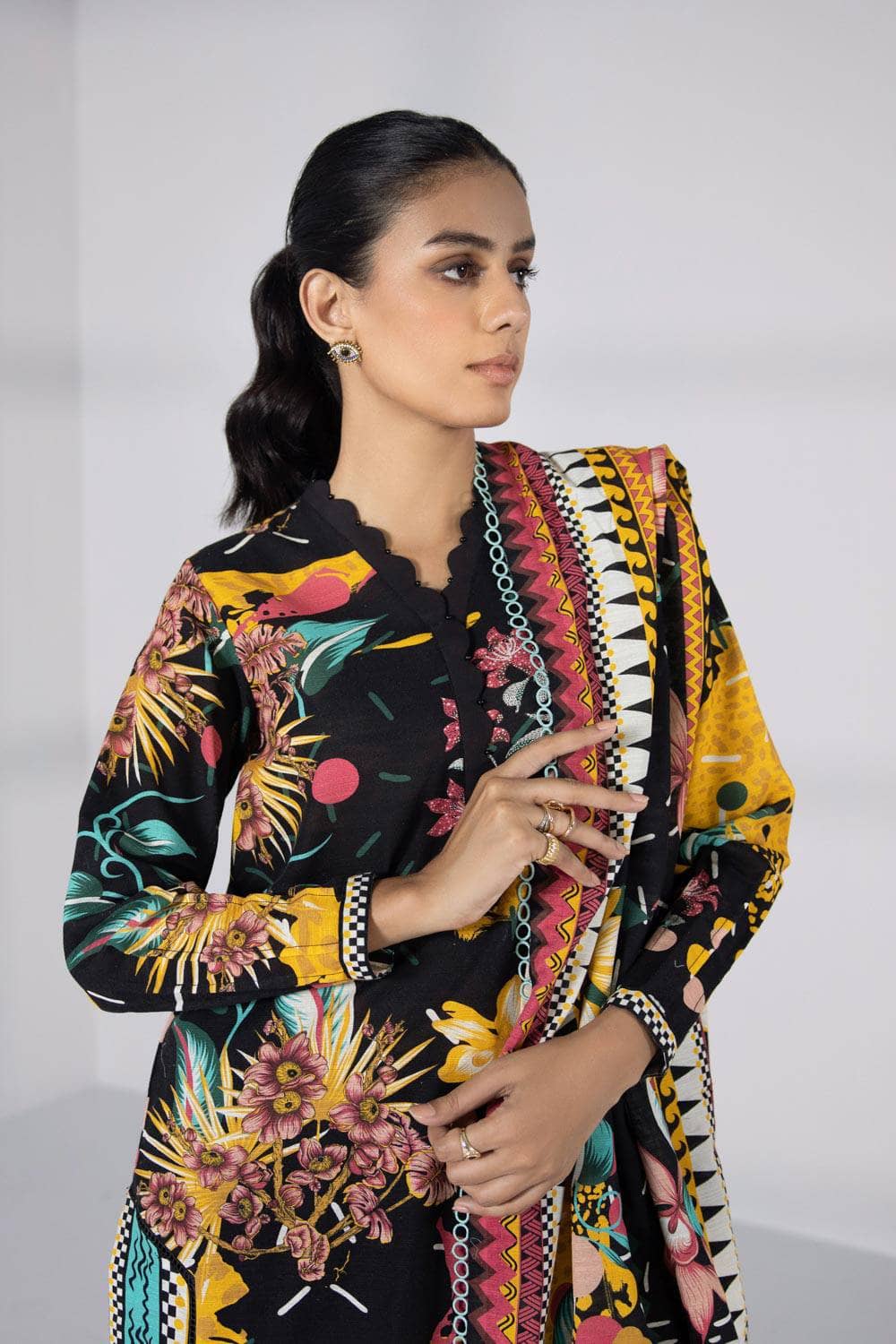img_sapphire_day_to_day_khaddar_awwal_boutique