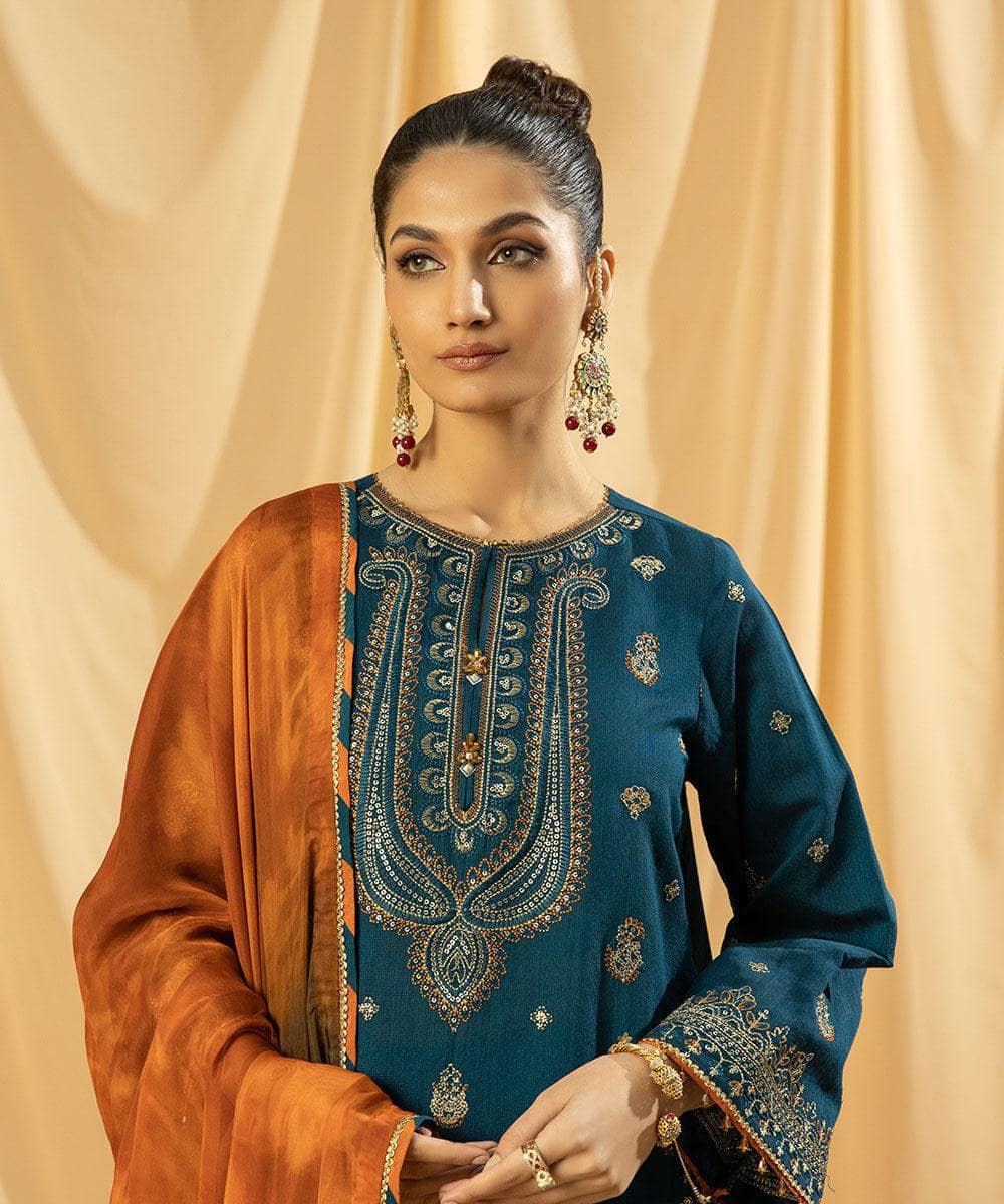 Img_sapphire_lawn_23_awwal_boutique