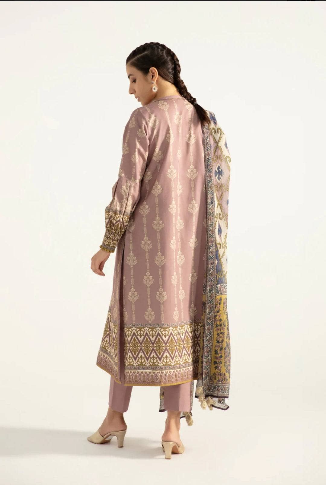img_sapphire_intermix_2022_awwal_boutique