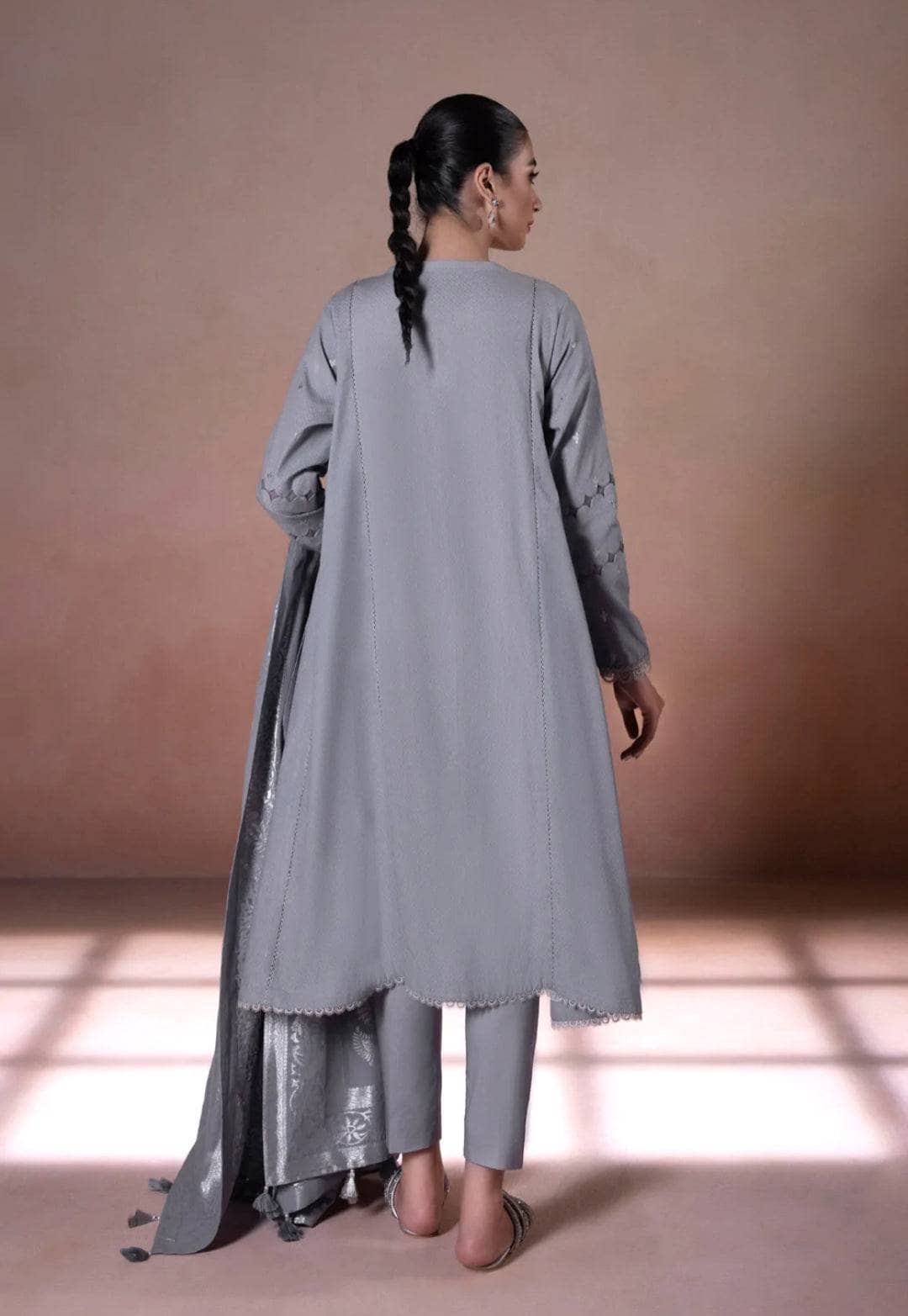 img_sapphire_intermix_2022_awwal_boutique