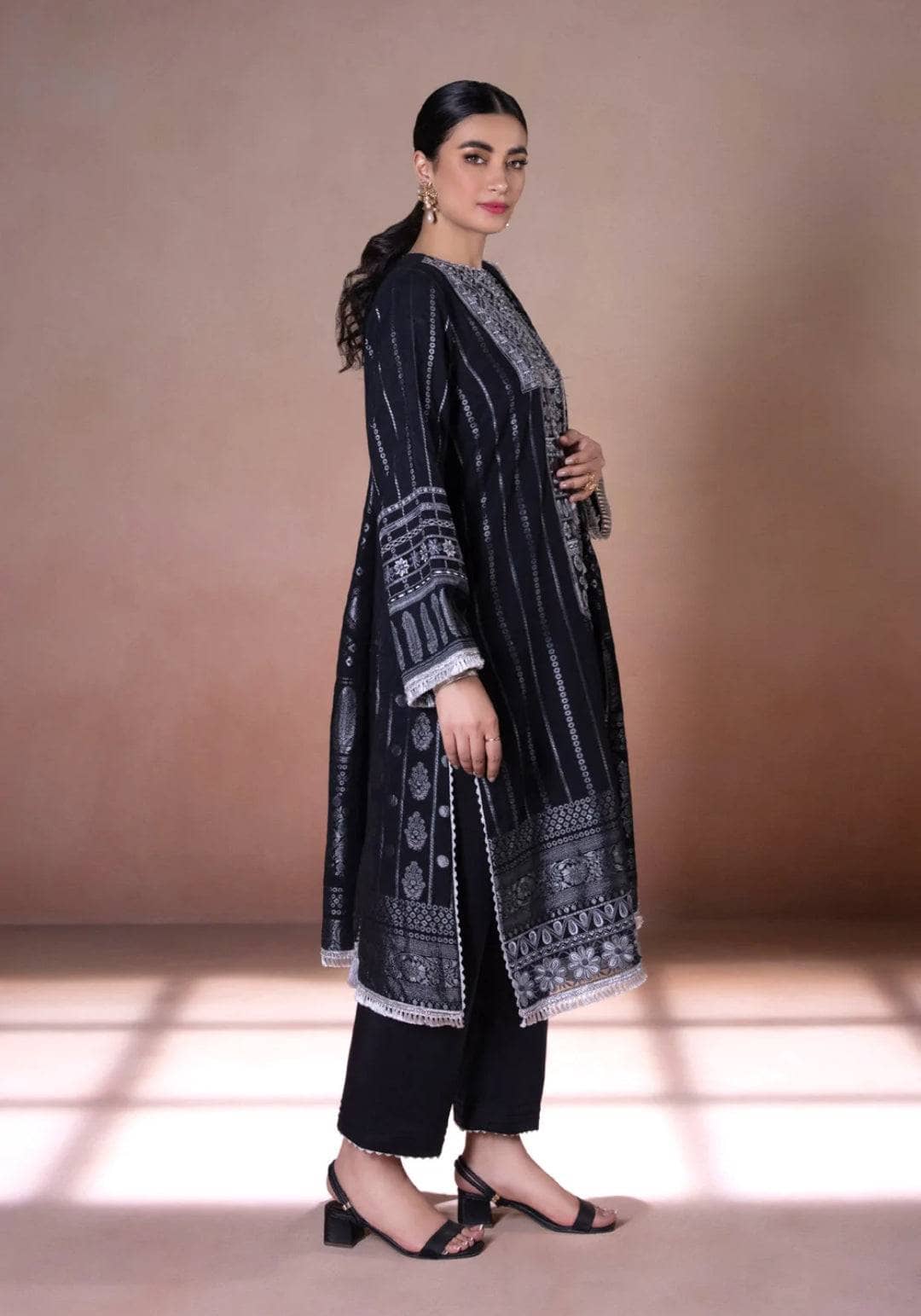 img_sapphire_intermix_2022_awwal_boutique
