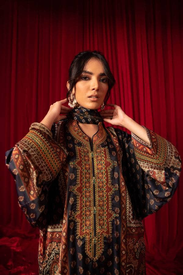 img_sapphire_silk_22_awwal_boutique