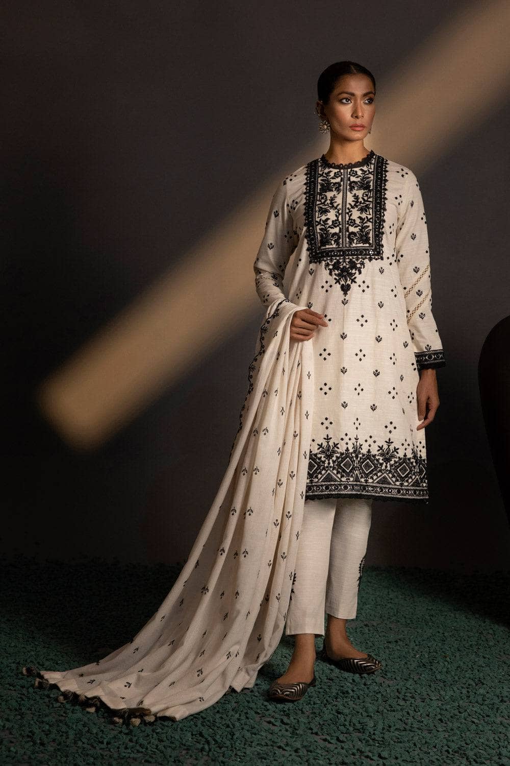 Img_sapphire_winter_2022_awwal_boutique