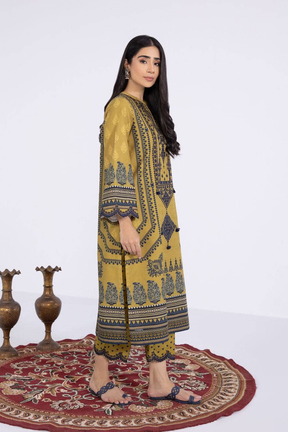 img_sapphire_winter_2022_awwal_boutique