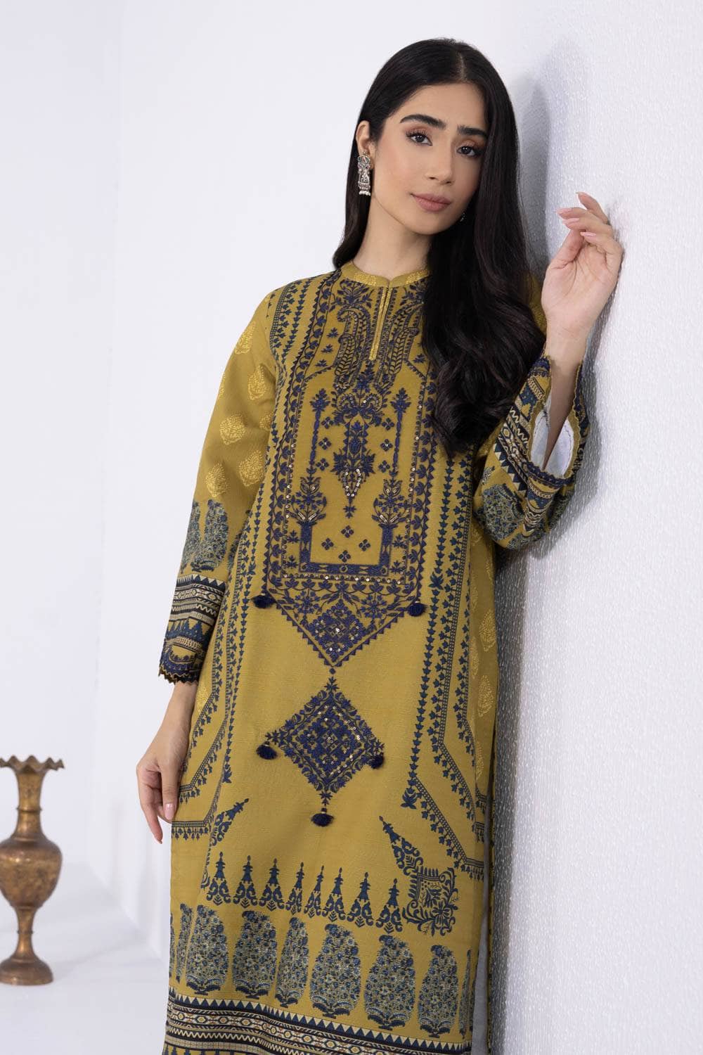 img_sapphire_winter_2022_awwal_boutique