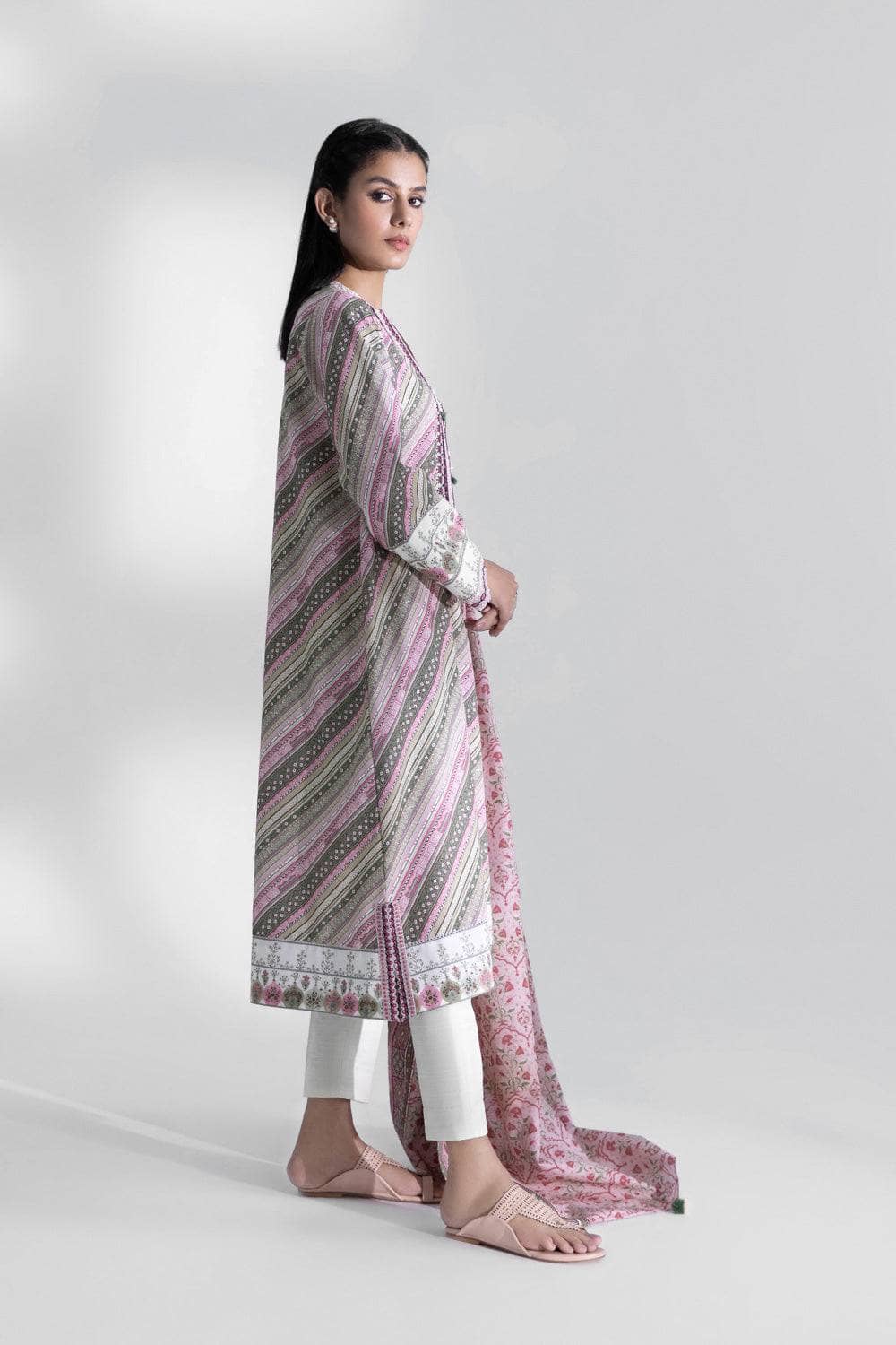 img_sapphire_winter_2022_awwal_boutique