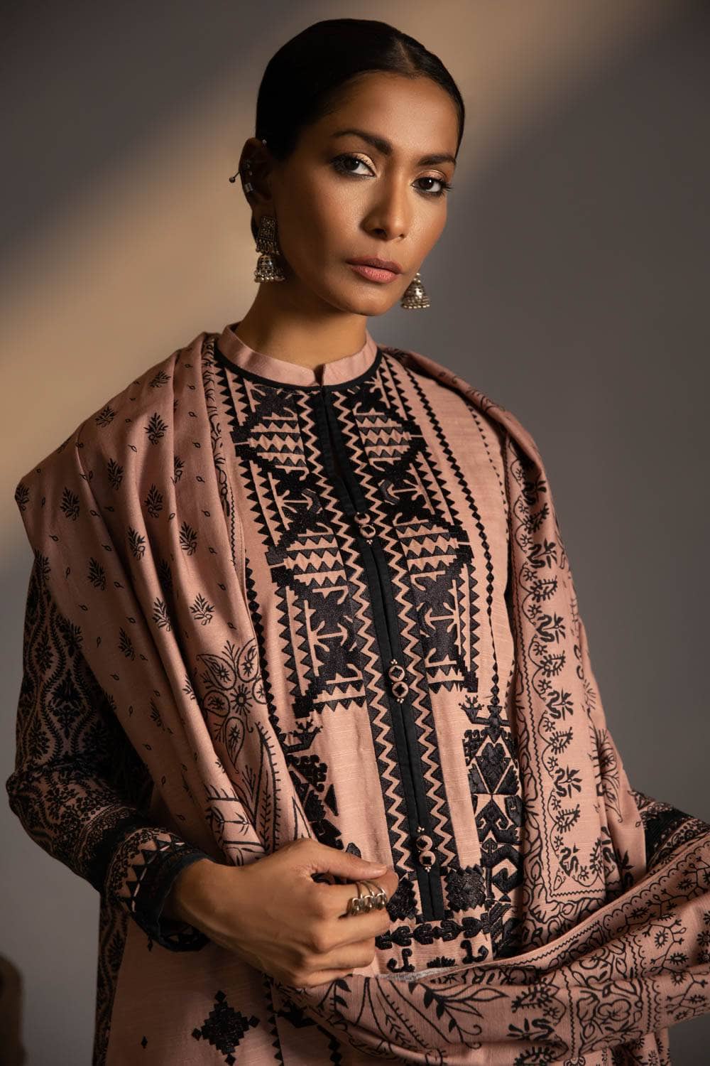 img_sapphire_winter_2022_awwal_boutique