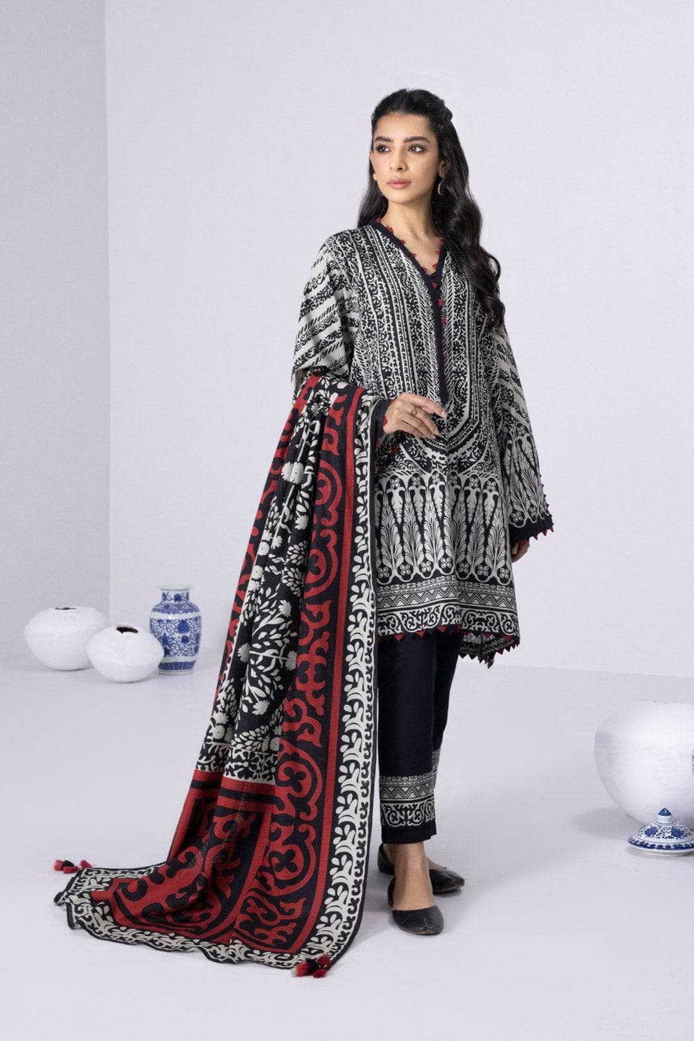 Img_sapphire_khaddar_2022_awwal_boutique