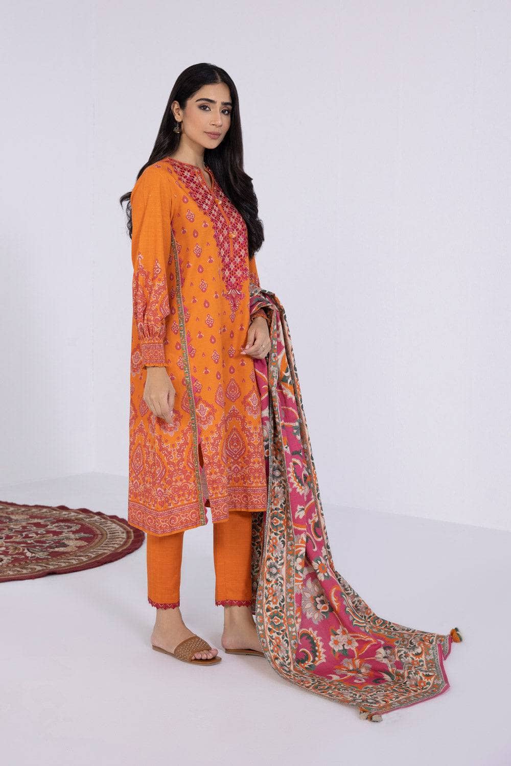Img_sapphire_khaddar_2022_awwal_boutique