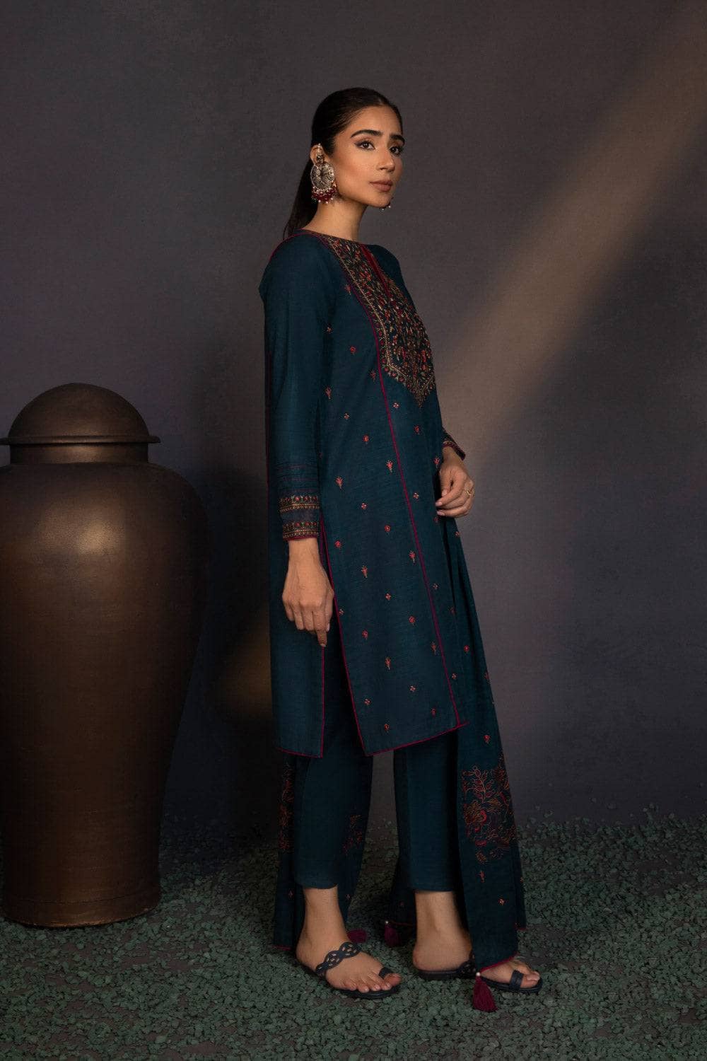 img_sapphire_winter_2022_awwal_boutique