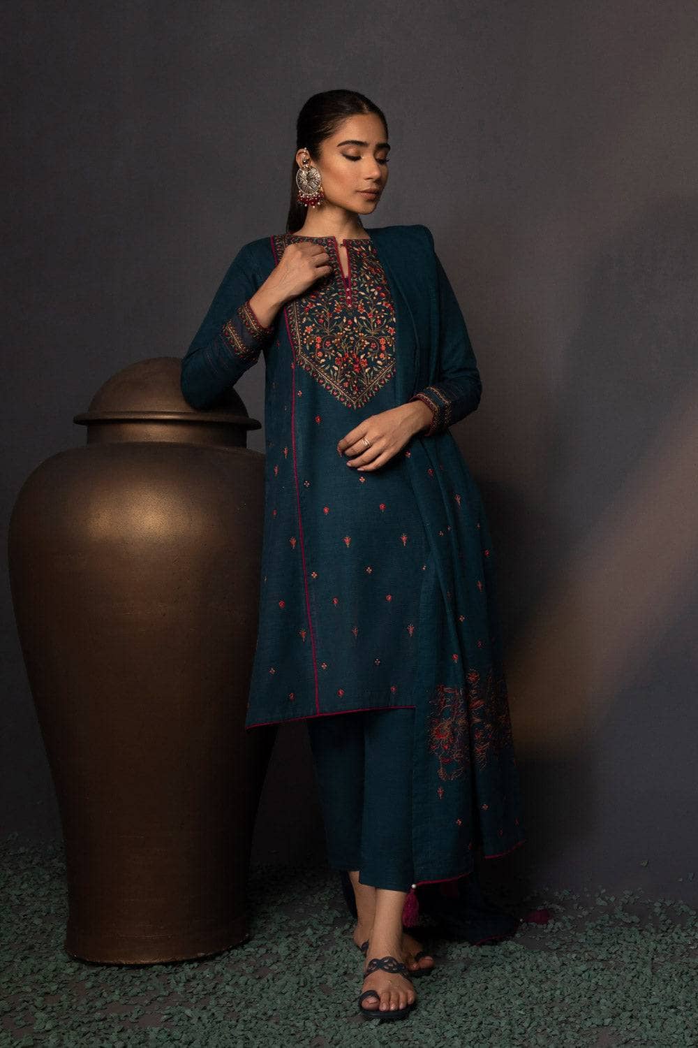 img_sapphire_winter_2022_awwal_boutique