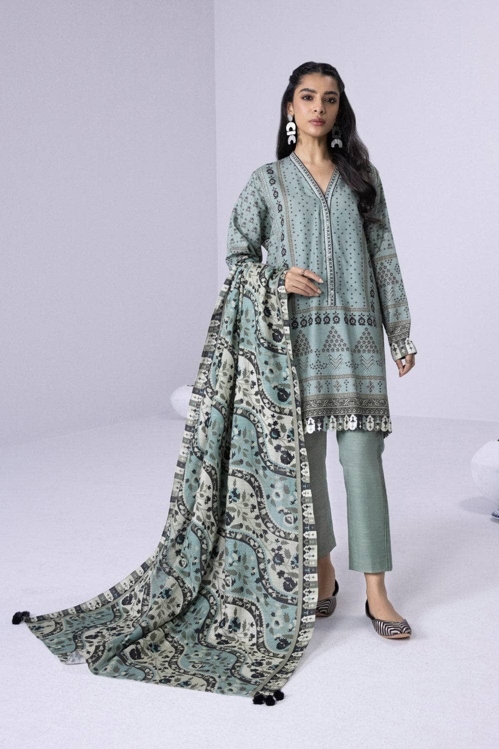 img_sapphire_winter_2022_awwal_boutique