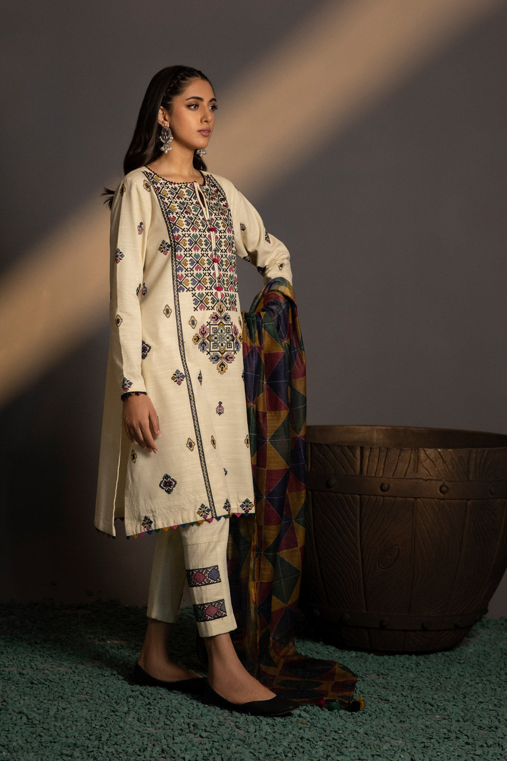 img_sapphire_winter_2022_awwal_boutique