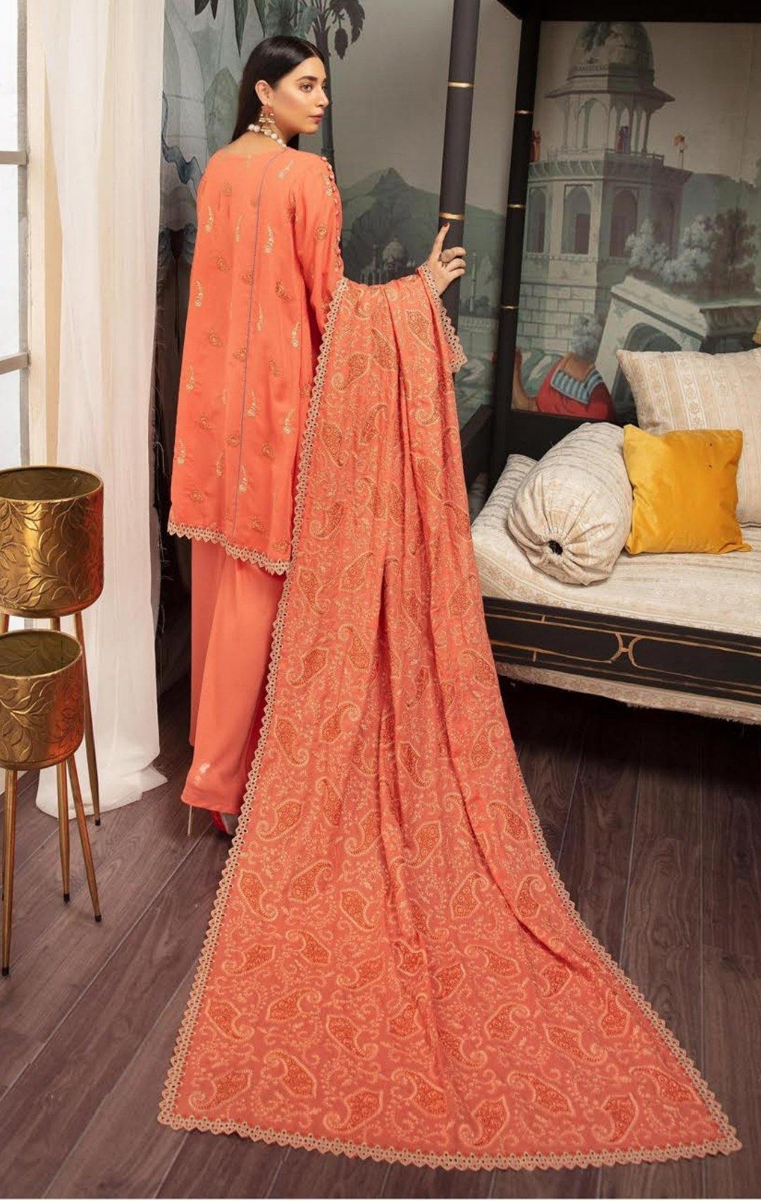 img_shaista_karandi_winter_collection_awwal_boutique