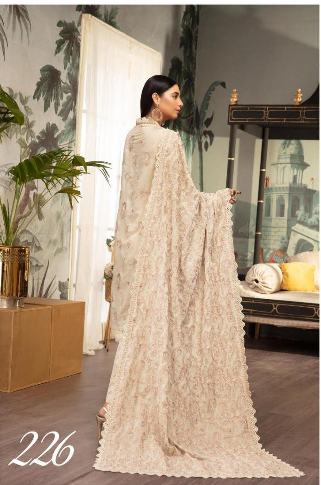 img_shaista_karandi_winter_collection_awwal_boutique