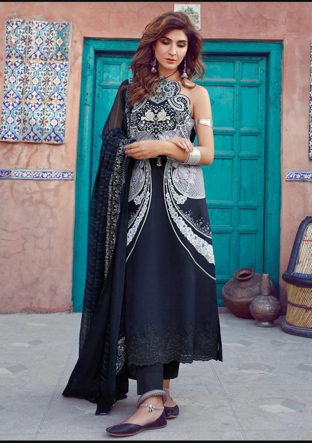 img_shiza_hassan_lawn_collection_awwal_boutique