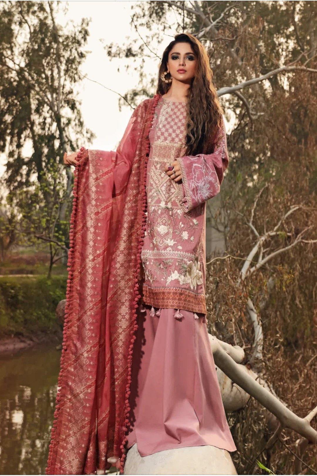 img_shiza_hassan_lawn_collection_awwal_boutique