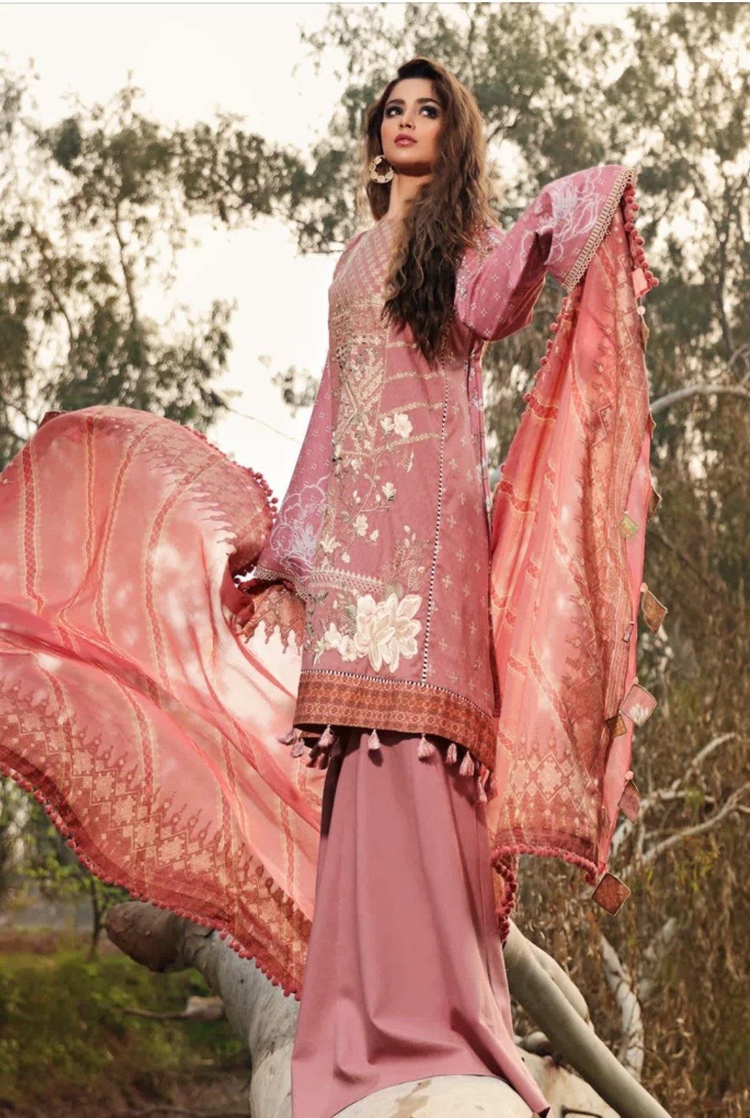 img_shiza_hassan_lawn_collection_awwal_boutique
