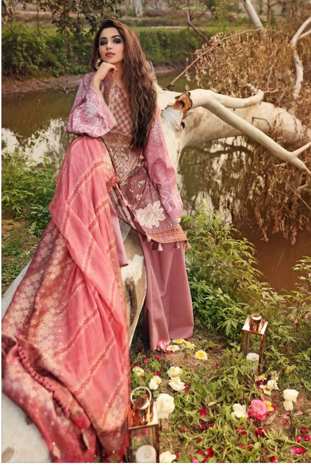 img_shiza_hassan_lawn_collection_awwal_boutique