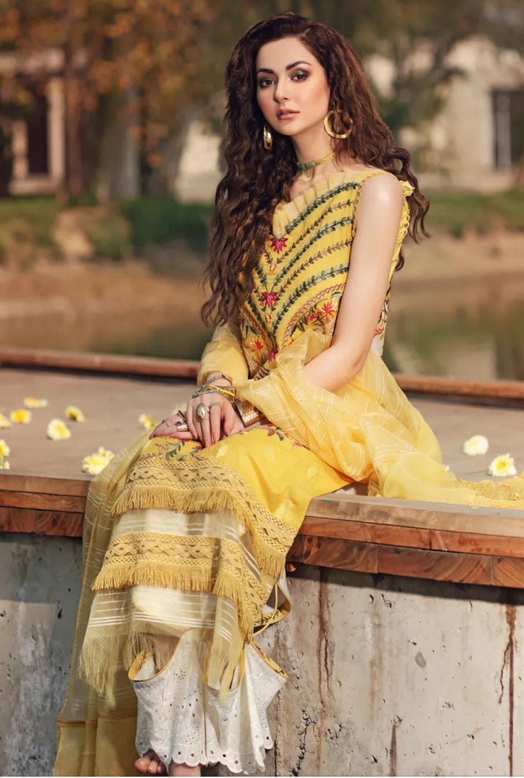 img_shiza_hassan_lawn_collection_awwal_boutique