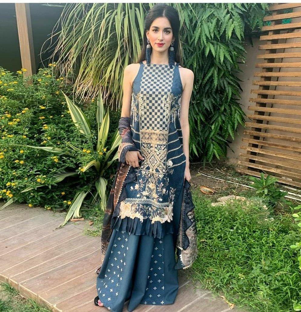 img_spotted_shiza_hassan_lawn_awwal_boutique