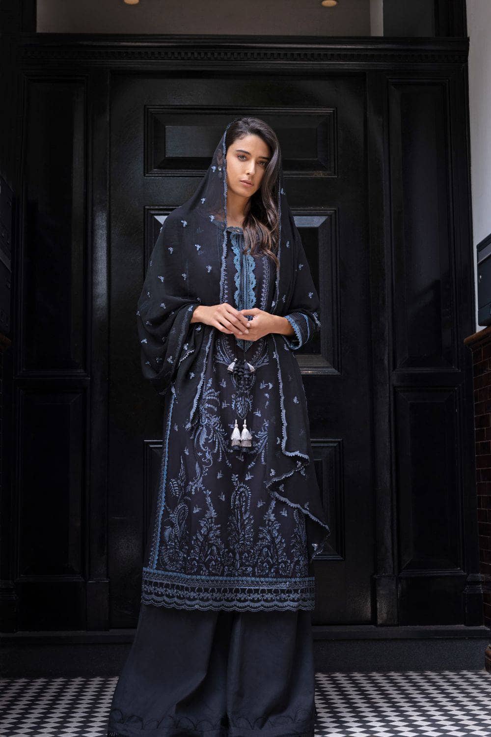 img_sobia_nazir_monochrome_lawn_2021_awwal_boutique