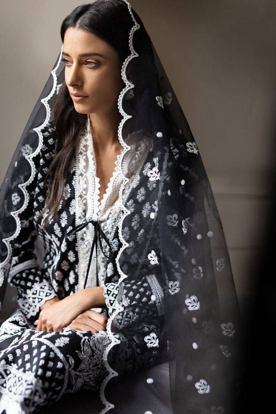 img_sobia_nazir_monochrome_lawn_2021_awwal_boutique