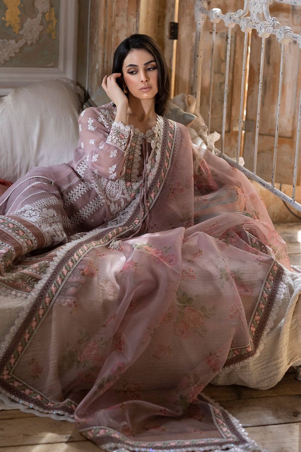 img_sobia_nazir_lawn_23_awwal_boutique