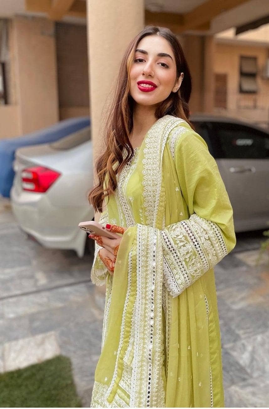 img_sobia_nazir_lawn_22_awwal_boutique