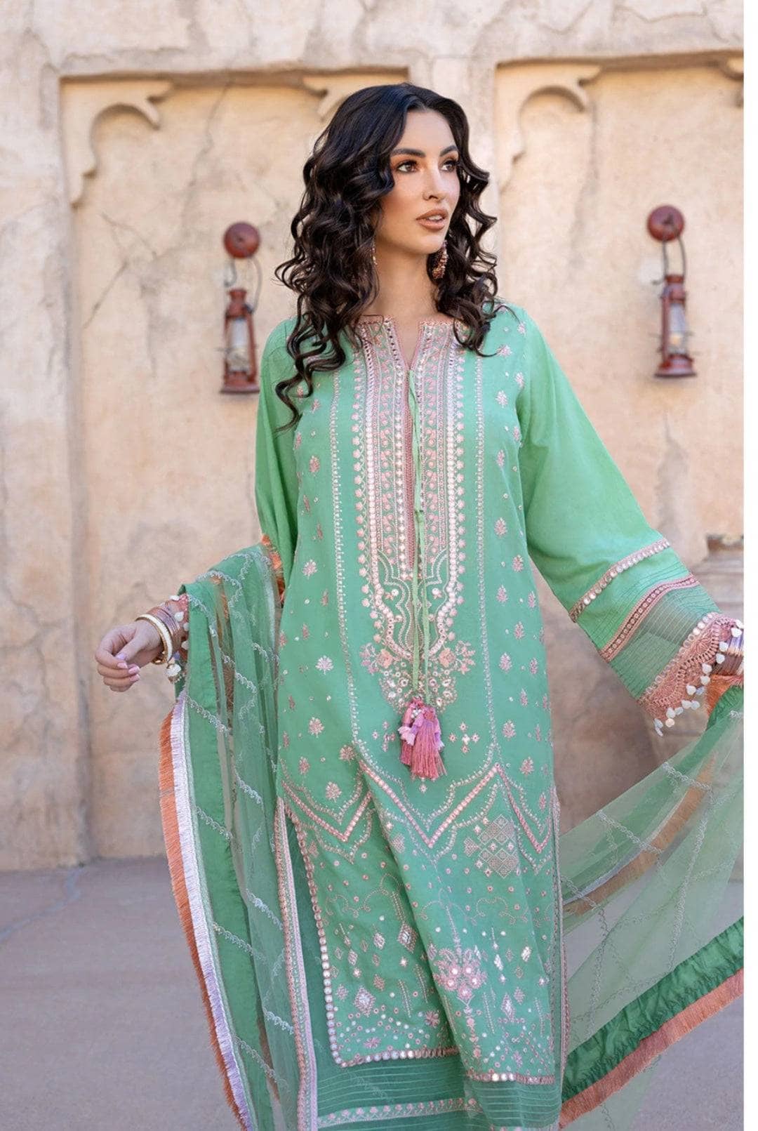 img_sobia_nazir_vital_lawn_22_awwal_boutique