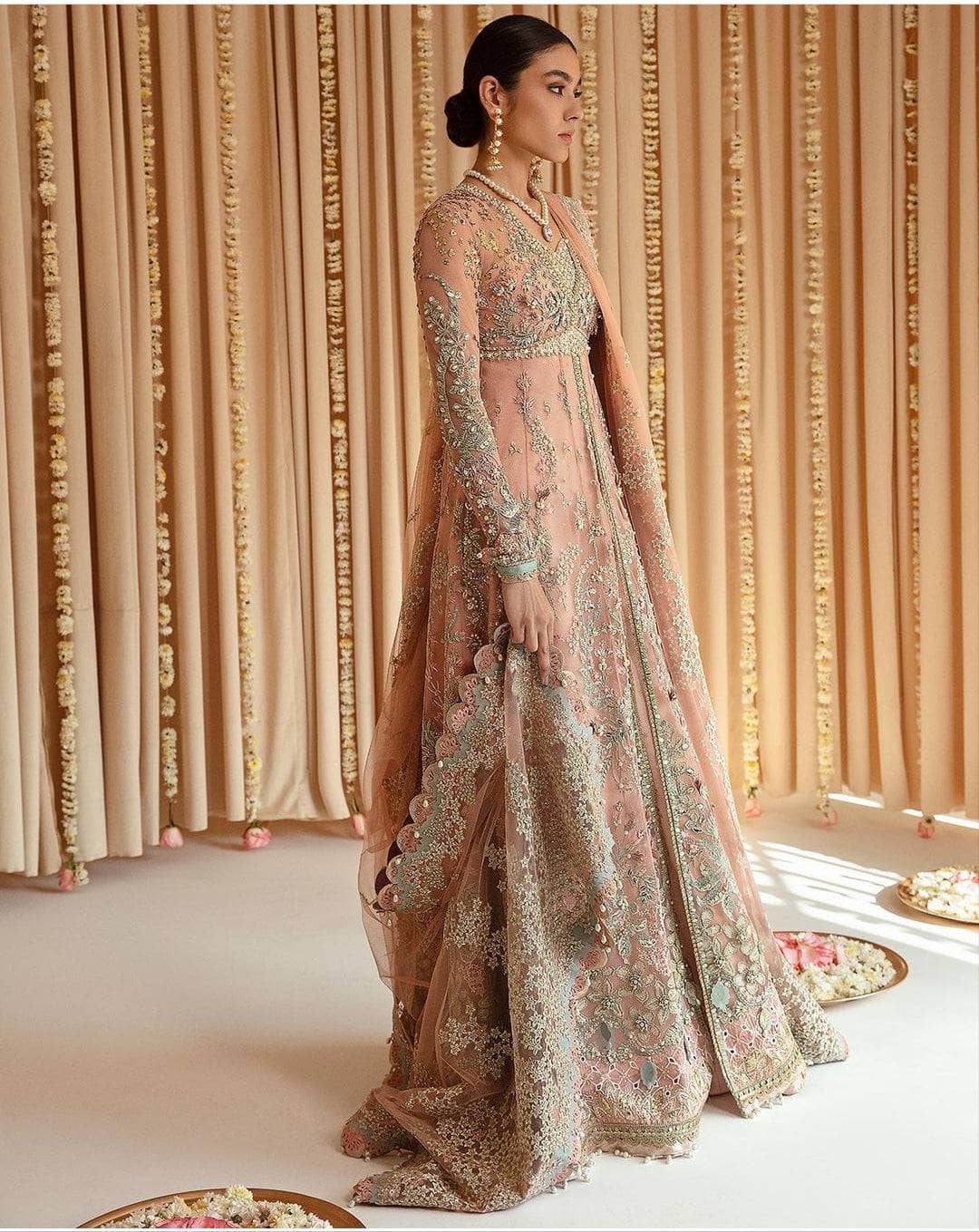 img_suffuse_by_sana_yasir_freesia_2022_wedding_edition_awwal_boutique