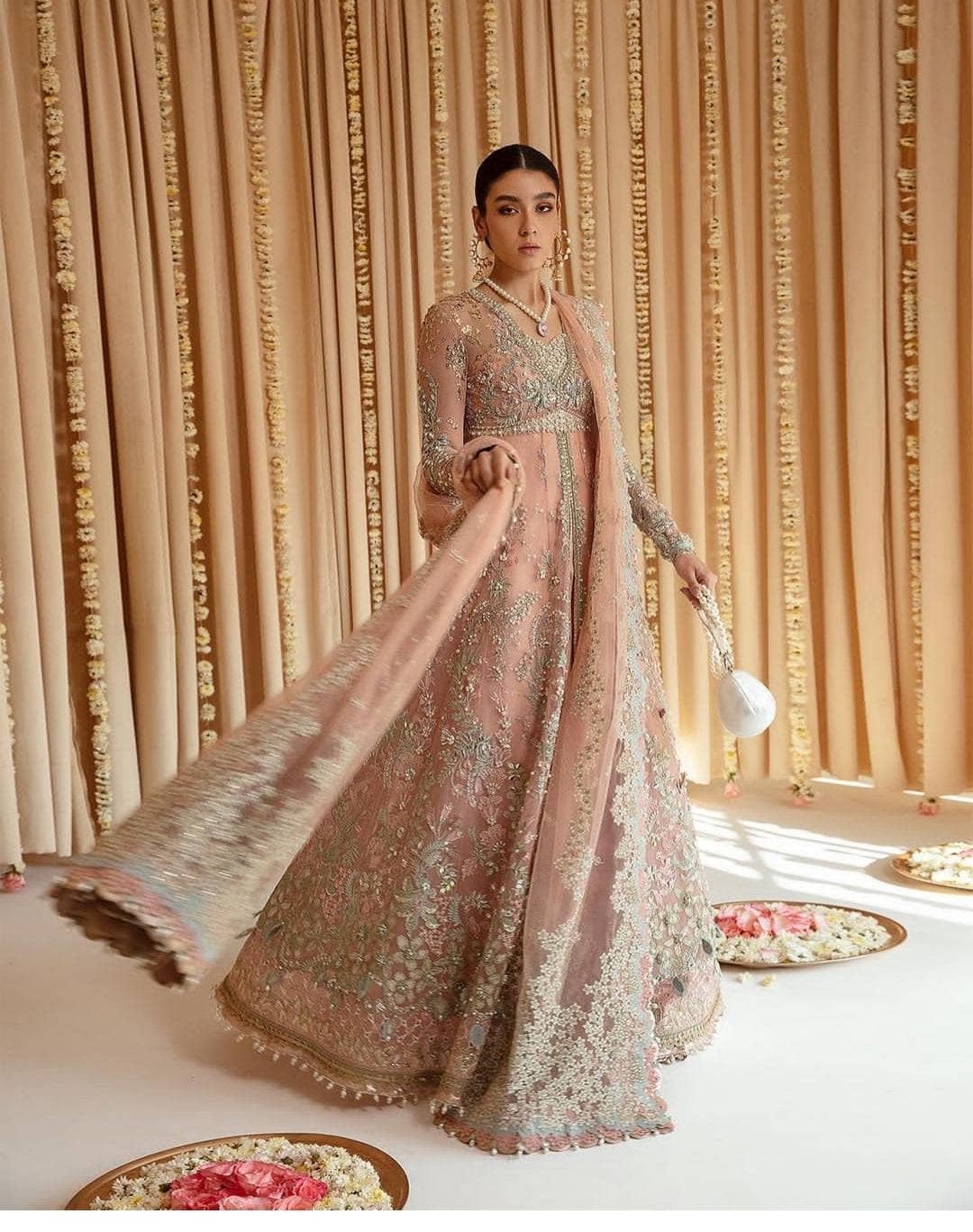 img_suffuse_by_sana_yasir_freesia_2022_wedding_edition_awwal_boutique