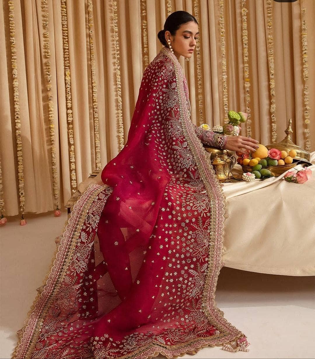 img_suffuse_by_sana_yasir_freesia_2022_wedding_edition_awwal_boutique