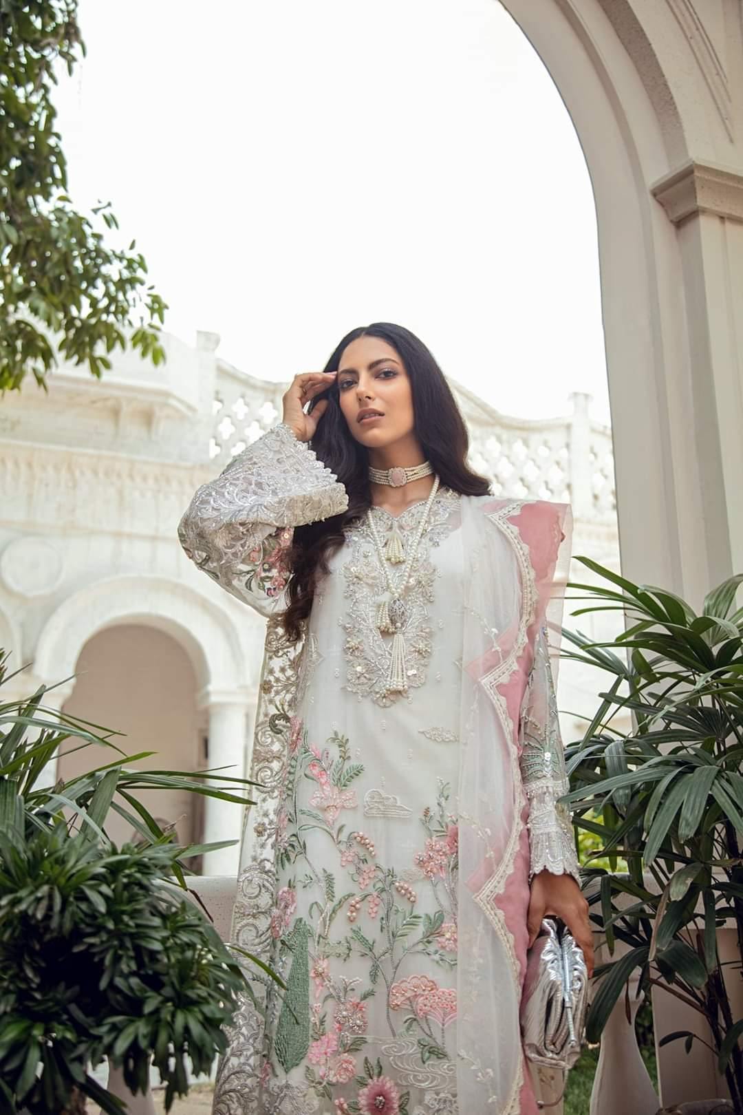 img_suffuse_freesia_luxury_wedding_edition_awwal_boutique